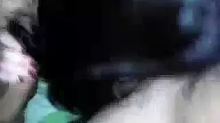 مؤخرة كبيرة، أثداء كبيرة، وفعل مزدوج صريح