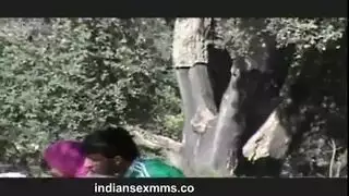 نيج محجبة وهي تشلح