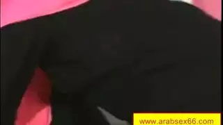 تمزيق شرجي: زب كبير يشق خرمها على الكرسي