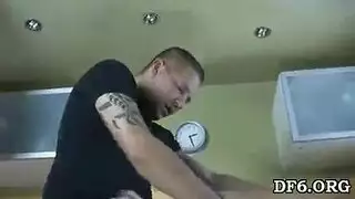 يرضع كسها المنتوف
