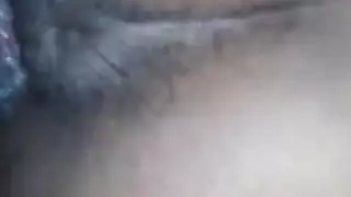 نجم البورن سكايلا نوفيا تركب قضيبًا غليظًا على الأريكة