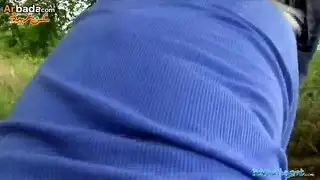مشهد علني قاسٍ: اختراق عميق لمهبل في الشارع
