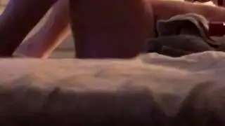 جماع ko صريح: فتاة كابري تأخذه بعمق بتقنية لسان الحمير