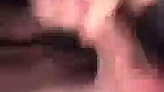 فقاعات مني على مؤخرة وردية فروية