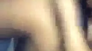 عاهرات ثملات يتم وجههن بالعضلات من قبل شباب مثيرين تحت النجوم