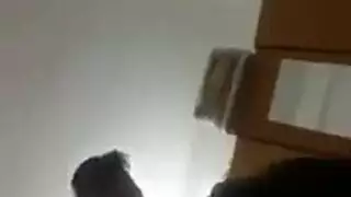 جنس عربي ساخن: فرخة ممحونة وصديق الشقيقة في نيك قاسي