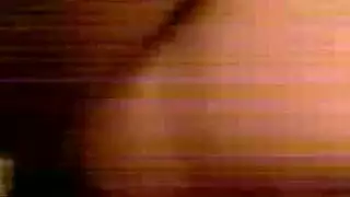 أم عاهرة تمص قضيب ابنها السميك وتريه كيف يثقب الفرج