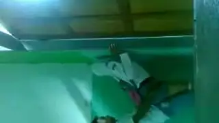 نيك مراهق ساخن: طالبة مشاغبة تُثبّت خلف المدرسة