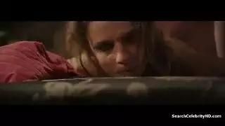 حركة كلابي شديدة: الزوج يضاجعها بعمق وقوة