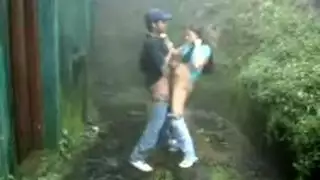 نيك سري في الغابة: تجسس على سكس جزائري ساخن في الطيز