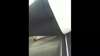 كوغر هائجة تمتلئ كل ثقوبها في علاقة جنسية جماعية صعبة