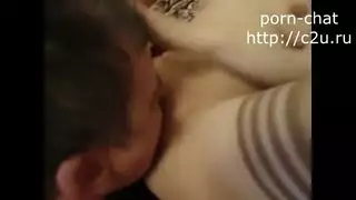 صديقتان تمنحانها استراحة الدراسة المثلى