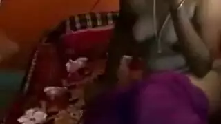 فتاة مفلسة تمتلئ في مشهد إباحي قاس