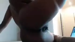 نيك حلق مكثف لعاهرة سمراء تمص الأزباب