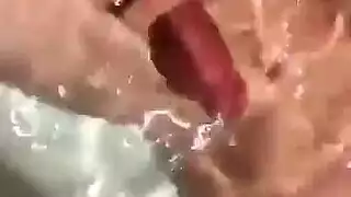 نجمة البورنو التايلاندية تبتلع قضيباً عملاقاً في غرفة المعيشة إكس إكس إكس