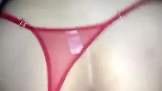 هيمنة اللاتكس: كيوريت كروفتس في لعبة فتيش جنسية صريحة