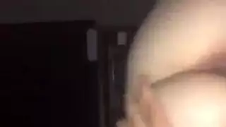 جماع مكثف يجعل ماسكاراها تذرف على وجهها