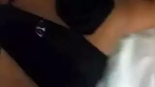 فتيات الأبنوس تشارك في علاقة ثلاثية صعبة مع شاب محظوظ