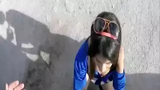 سائق الشاحنة الأشقر يُستغل من قبل فتاة الحظيرة المثيرة