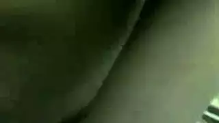 عاهرة مصرية سمينة محششة مع نياكها يلعب في كسها وتوحوح من زبره