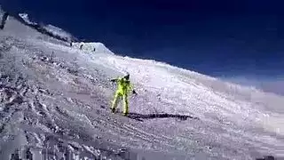 جنس فموي على الجليد: تأخذ قضيبه وأربع دفعات ساخنة
