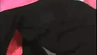 محجبة مثارة تأخذ القضيب الفرنسي بعمق في مشهد إباحي