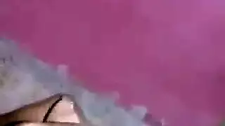 عراقية جميلة تمص زب ثم تفتح ساقيها لتلقي قذف عميق