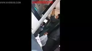 إباحية خفية في الحافلة: تحرش بفتاة محتجبة