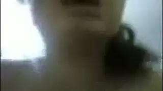 معاناة مع قضيب عملاق فرج ضيق لا يتحمله