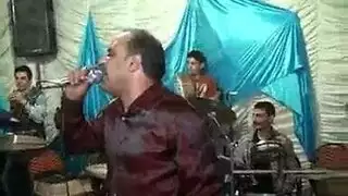 حفلة شاطئ إباحية: راقصات مثيرات في ملابس نارية يمارسن الجنس بشهية