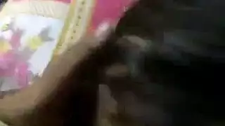 شاب سوري يصور جلسة حميمة: تقبيل والضغط على صدرها الممتلئ