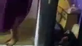 الباب الخلفي للفتاة الهندية يتمزق بقضيب شريكها