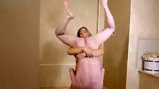 أحلام قذيمة لامرأة أكبر حول قضيب شاب