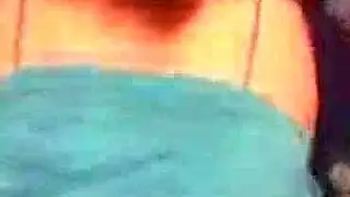 الفتاة تحلب زب طناعي