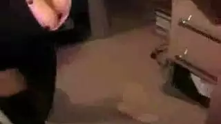 مثير الهواة سمراء الحمار مارس الجنس من قبل مسمار قرنية