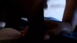 الجليسة العاهرة تختنق من الديوك الصلبة الضخمة