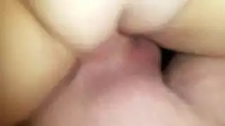 صديقتان مقربتان تأخذان قضيبًا هنغاريًا في مشهد بورنو صريح