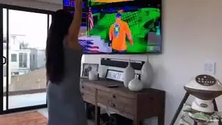 بيلا الساخنة ، sinewy و amber يصنعون فيديو إباحيًا في الهواء الطلق مع رجل