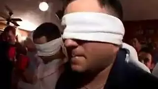 شاب جزاري يبول على فتاة لانها خانته أنبوب الإباحية الحرة