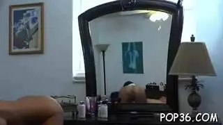 فتى مراهق جامح يتعرى لجماع شرجي عنيف