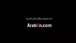 نجمه إباحية شقراء تستخدم ثدييها في جنس عنيف