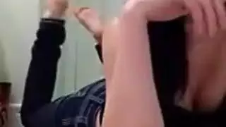 قضيب ضخم يملأ كس نوفينها الضيق الرطب