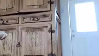 صديقي الجاهز نقدًا يرعى أسلوب حياتي الإباحي