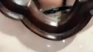 وكيل عقارات يضرب عاهرة مصرية يائسة في فيلم إباحي صريح