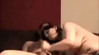 ثنائي هاوي يملك فرج مراهقة سمراء ضيق في فيلم إباحي