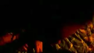 كريسي تحب الدخول العميق في فتحتها الضيقة