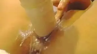 يداخل اشياء فيها