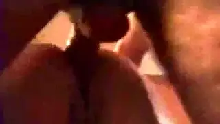 جلسة شمس قاسية لشقراء ناضجة مسمرة