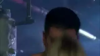 شاب صغير يهيمن على امرأة تكساس المسمرة في فيلم إباحي قاسي