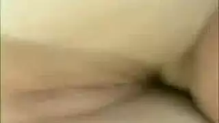 حامل مثيرة تمص قضيب رجلها ثم يتم تلبيد مهبلها الحامل